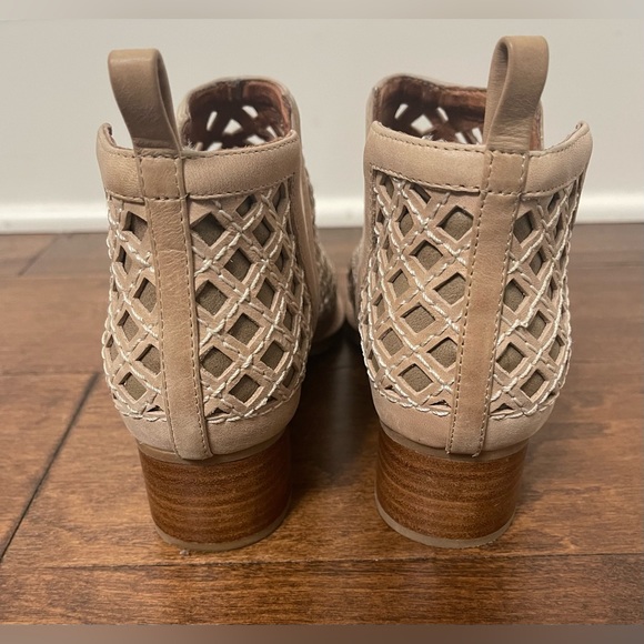 Jeffrey Campbell Tan/Cream Taggart Open-Weave Leather Ankle Boots Size 7 - Picture 5 of 9